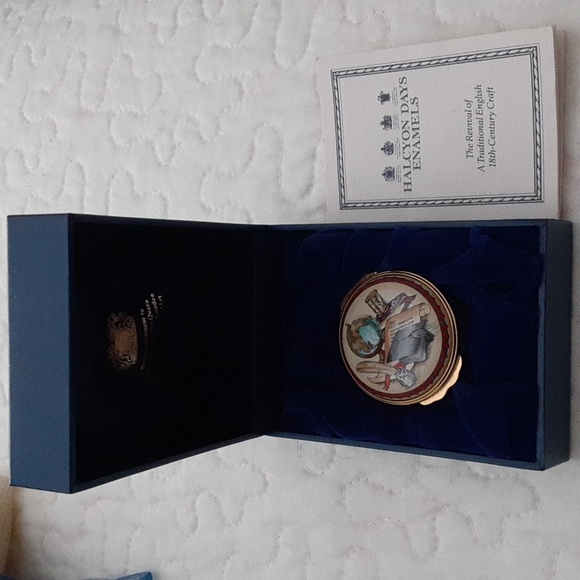 🇬🇧 Her Majesty The Queen ! Pre -owned, Halcyon Days Enamels - Picture 1 of 14